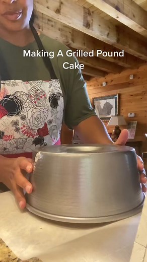 Would you try this Grilled Pound Cake? 🤤🙌🏾#blackfoodiefinder #tasty #foodie #grilled #poundcake #easyrecipe #recipeideas #trythis #duetthis #blindreact #stitchthis