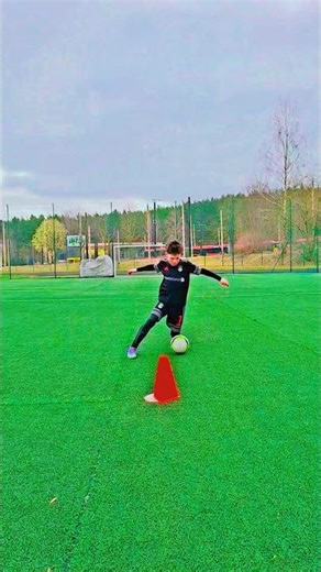 ⚽🔥¡Control, técnica y precisión en cada toque!#futbol #entrenamiento #footballskills #futboltraining