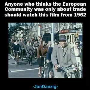 → The Common Market was never “just about trade” - 18-min video 𝗙𝗔𝗦𝗖𝗜𝗡𝗔𝗧𝗜𝗡𝗚 𝟭𝟵𝟲𝟮 𝗙𝗜𝗟𝗠 𝗔𝗕𝗢𝗨𝗧 𝗧𝗛𝗘 𝗘𝗨𝗥𝗢𝗣𝗘𝗔𝗡 𝗖𝗢𝗠𝗠𝗨𝗡𝗜𝗧𝗬 I'm delighted to screen this remarkable film about the European Community produced in 1962. The film, made just five years after the creation of the Community, includes striking shots of Europe in the early 1960s. This ‘must-view’ documentary demonstrates that the European Community since its inception was never “just about trade” as some 