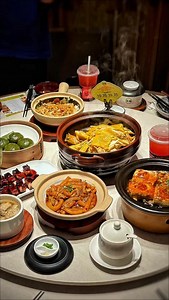 Hakka flavours, now in the West 👀✨ @hakkayu_sg has opened its 3rd Singapore outlet at JEM, bringing with it centuries of Hakka heritage and the warmth of family-style cooking. Founded in Guangzhou in 2013, Hakka Yu keeps tradition alive with dishes made using natural, mountain-sourced ingredients across the Hakka heartlands — Guangdong, Fujian, Jiangxi, Guangxi, Sichuan, Hunan, Zhejiang & Hainan. Every dish is cooked à la minute with techniques perfected by chefs with over 20 years of experienc