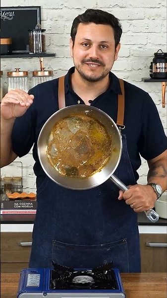 A simple chef's trick to clean your stainless steel pan and make it look like new!