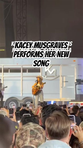 Kasey Musgraves Performs Her New Song “Middle Of Nowhere” At Coachella