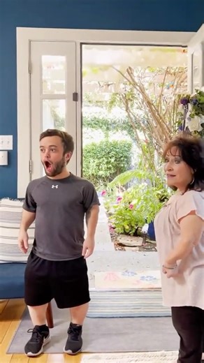 When This Little Boy Visited His 2-Meter Tall Friend’s House… He Was Shocked 😱