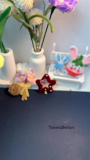 S A R I 🦋 on Instagram: "Tutorial Keychain Pita 🎀 #keychain #kawatbulu #pipecleanerart #handmadecraft"