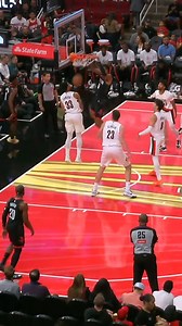 21K views · 326 reactions | What a pass, what a slam! 卵亂 | Houston Rockets | Facebook