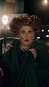 the sanderson sisters don't do "time" or "aging" or "knowing how automatic doors work" | 31 Nights of Halloween