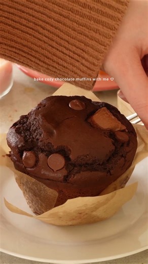 bakery style triple chocolate muffins 🤎