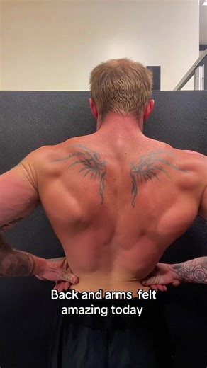 We’re back to the old split. No one can convince me there’s a better one. #gymtok #gymmotivation #natty #pump #back