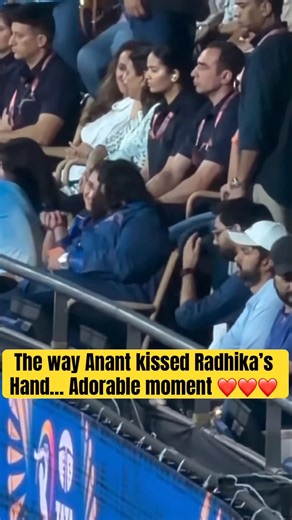 The Way Anant Kissed Radhika’s Hand ❤️ Romantic Couple Moment #radhikamerchantanantambaniwedding