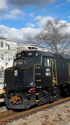 Freshly Rebuilt MBTA F40PH-3C 1071 in Full Primer PTC Testing on the Dorchester Branch - 11/28/2025