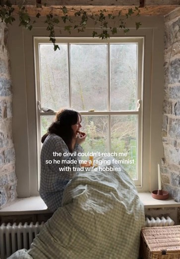 Unexpected. But feels right. #pigletinbed #homedecor #cottagecore #bedding #interiordesign