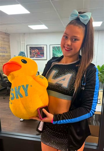 We had an amazing time meeting so many of you this weekend! 🥰 Did anyone get a Lucky Duck lollipop? 🍭👀 Our ambassadors smashed it handing them out – we’re so grateful for you all 💛 If you grabbed one, let us know below ⬇️✨ #LuckyDuckUK #LuckyDuckLove #CheerLife #CheerCommunity #GoodLuckCharm