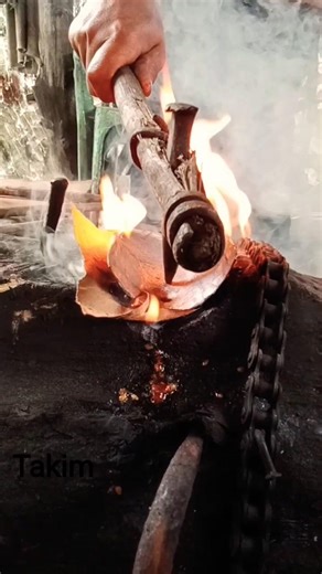 The process of digging holes in the ground with a digging tool is amazing ⚒️⚒️🔥 #Blacksmith