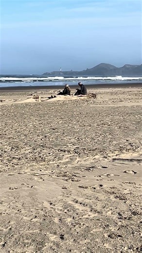 #lighthouse #oregon #saltwater #pacificocean #yaquinahead #calm #nature #beautiful