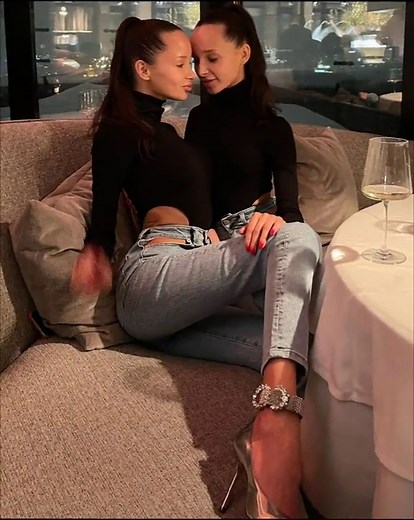 #modellife #tiktokgirl #trendtiktok #twins #girlpower #twinsisters #modeltwins