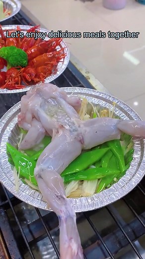 let's enjoy delicious meals#deliciousmeal#deliciousfood#fyp#tinfoilfood#bullfrog#aluminumfoilcontainer#aluminumfoil#tinfoil#aladdinaluminum