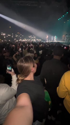 Salsa Concert Highlights: Energetic Live Performance