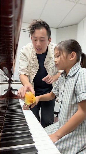 How to do the PERFECT SLUR! 🤭👏🏻 #piano #pianotutorial #pianoteacher #pianostudent #classicalmusic