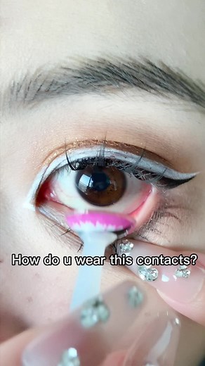 How to Wear Colored Contacts Properly