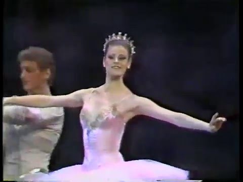 NUTCRACKER PAS DE DEUX (Balanchine)