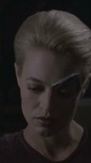 “Two to beam out” - Janeway saves Seven of Nine in The Voyager Conspiracy #startrekvoyager