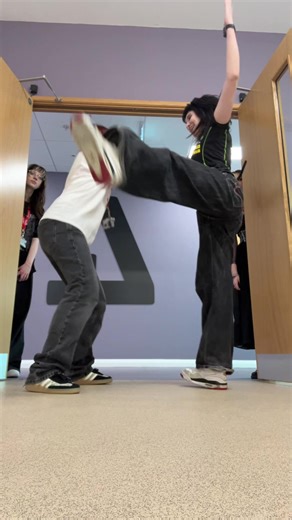 this is part of out coursework simon and lee i promise @𝒮 𝒪 𝒫 𝐻 𝐼 𝐸 ꨄ #college #music