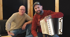 Derber Tiroler Schmäh: TikToker Aichner versucht sich als Musiker | Tiroler Tageszeitung Online