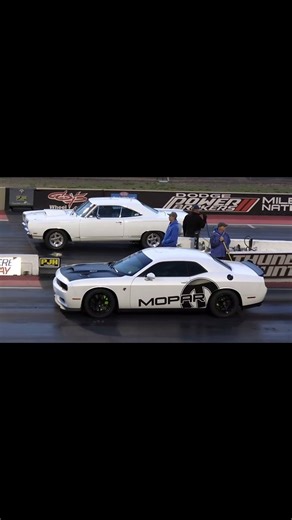 Plymouth Road Runner vs Dodge Challenger Mopar Drag Pak #plymouthroadrunner #dodgechallenger #mopar #dragrace #musclecars #carlovers #plymouth #dodge #challanger #dragracing | Wheels