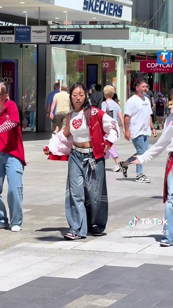 Stray Kids K-Pop Dance Cover: Walkin' on Water