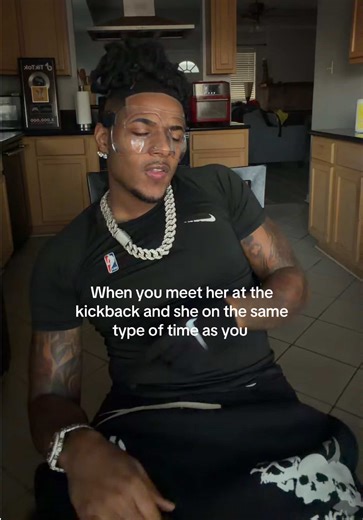 DeeloDoItAll (@deelodoitall2)’s video of tricep kickback