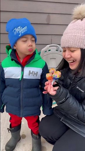 Sister protects and always help brother 👶🏻❤️👧🏻🍭
