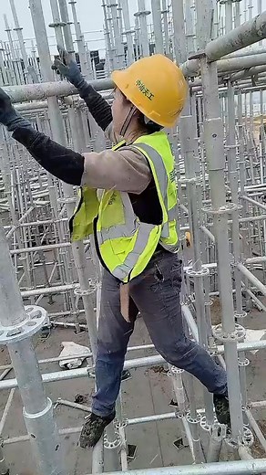 woman scaffabuilder🙋⚒️ #scaffoldbuilder #scaffolding #scaffolder | Scaffolding works