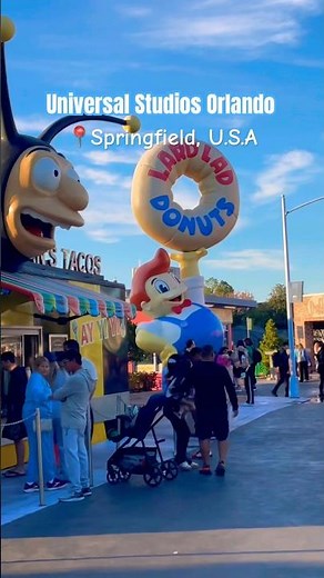 WALKING TOUR of “The Simpsons” 📍Springfield, USA at Universal! #thesimpsons #universalstudios
