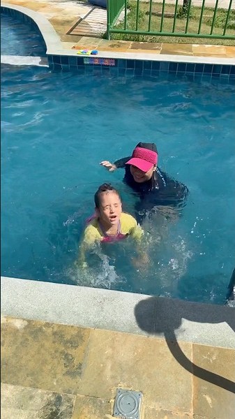 Izadora is back to swimming #izadoralima #momroutine #kids-swimming