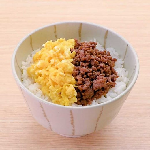 包丁いらずで簡単♪ 2色の牛そぼろ丼のレシピ動画・作り方 | デリッシュキッチン