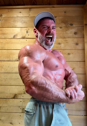 “But everyone who denies me here on earth, I will also deny before my Father in heaven.” ‭‭ Matthew‬ ‭10‬:‭33‬ ‭ Hey Christian, when was the last time you told someone about Jesus? If you don’t tell them, who will? Love you! #bodybuilder #jesuslovesyou #thegreatcommission #preacher #lifecoach