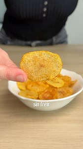 2.8M views · 162K reactions | PATATAS CHIPS EN 3 MINUTOS  ▪️1-2 patatas medianas ▪️1 cda aceite de oliva VE ▪️Pimentón dulce, orégano, sal y pimienta 3 min al microondas a máxima temperatura #patata #patatas #snacksaludable #snack #patataschips #chips #recetasaludable #sinfreir #saludable | Carmen_iri | Facebook