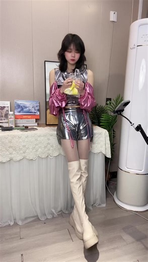 椰汁椰椰 2025-12-17 直播回放 兄弟们我女装好看吗？