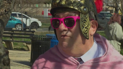 Petals and paddles race at the tidal basin