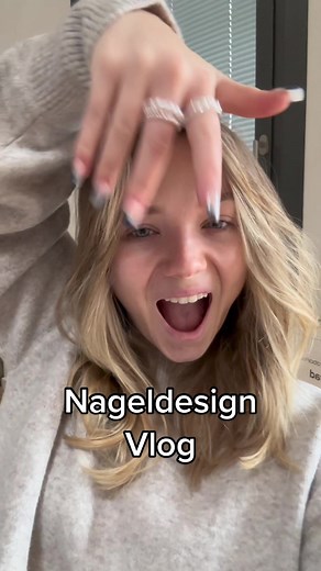 Julia macht mal wieder ihre Nails, heute eine extra lange Folge 🎥 #naildesign #nailart #vlog #tutorial #gelnails #nails #fyp #foryou