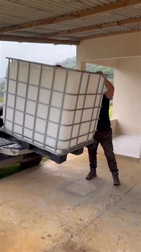 Alex Demuner on Instagram: "Look at the genius idea he came up with using this tank that nobody wanted 😲"