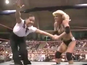 The Kat vs Ivory (Victoria attacks The Kat, MCW 20 01 2001)