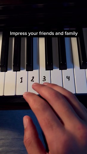 Simple but sounds complicated #piano #tipsandtricks #pianotutorial #pianolesson #fyp #tutorial