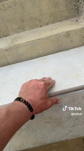 Pose de Carreaux sur la Terrasse : Conseils et Astuces