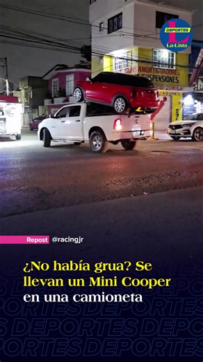 México: Uso Creativo de Camioneta para Mover Mini Cooper