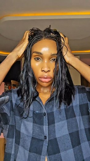 Dr. Bea, MBBS, Aesthetic Dermatology on Instagram: "I've simplified my daily skincare routine with the BEESLINE Instant Bright 5-in-1 Cleanser. What makes it special? It's the ultimate daily cleanser that combines five powerful actions into one product: - Gently exfoliates using rice powder and BHA. - Controls sebum production to reduce shine. - Instantly boosts radiance from the first use. - Helps fade dark spots for a more even skin tone. You can order @beeslinenigeria It's also Available in t