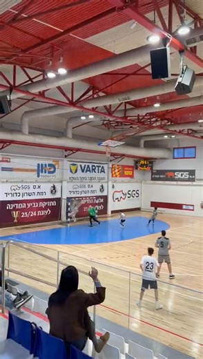 ילדים ח׳, אשר משחקים בליגת מחוז צפון, אירחו היום את ארזים רמת גן. מהפתיחה המשחק היה אפשר לראות שהמשחק יהיה צמוד עד הסוף כאשר גול רודף גול ואף קבוצה לא מצליחה לברוח לאורך המחצית הראשונה תוצאת המחצית 10-9 לרמת השרון את המחצית השניה פתחנו עם המון מומנטום ועלינו ליתרון 4 אבל רמת גן חזרו למשחק. ברגעים המכריעים שיתוף פעולה של גיא זיו ודניאל גולדברג הביאו לגול שחתם את הניצחון של הקבוצה בסיום ניצחון חשוב מאוד 25-22 לרמת השרון לאורך כל המשחק השחקנים לא הפסיקו לעודד אחד את השני גם כשהיה צמוד וגם כשהיה קשה