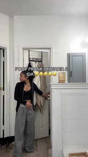 Hilarious Poop Prank on Nadia and Ida