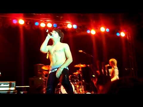 Mithcel Musso singing "Hey" SHIRTLESS!!!! live @ Lake Mission Viejo