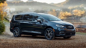 3 Best New Minivans to Buy in 2023, According to Car and Driver